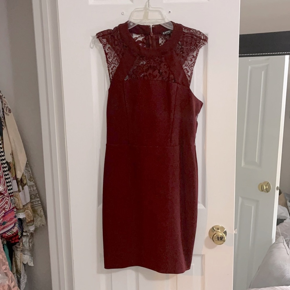 Express, size 6, Burgundy